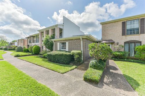 4-1307 Town Cir, Baytown, TX, 77520-3430 | Card Image