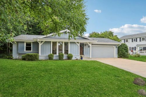3725 S Maplewood Lane, New Berlin, WI, 53151 | Card Image