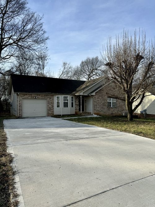 3289 N Senseney Cir, Clarksville, TN, 37042-4697 | Card Image