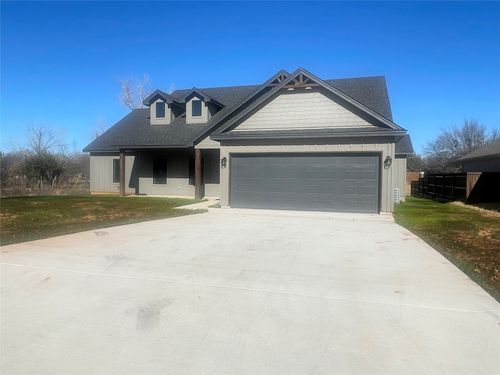 1007 Westwood Dr, Graham, TX, 76450-4338 | Card Image