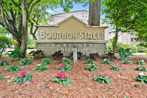 27-14 Bourbon St, Peabody, MA, 01960-7405 | Card Image