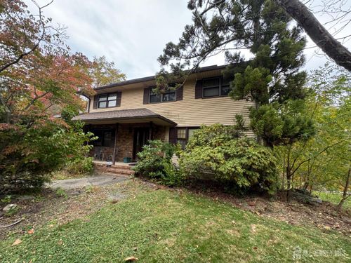 845 Hoover Dr, North Brunswick, NJ, 08902-3216 | Card Image