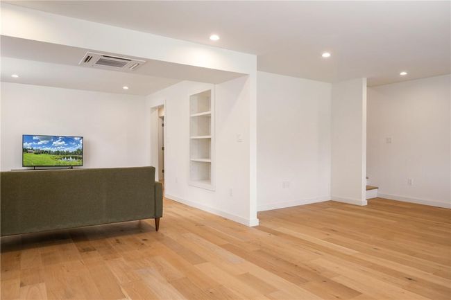 Family Room | Image 30