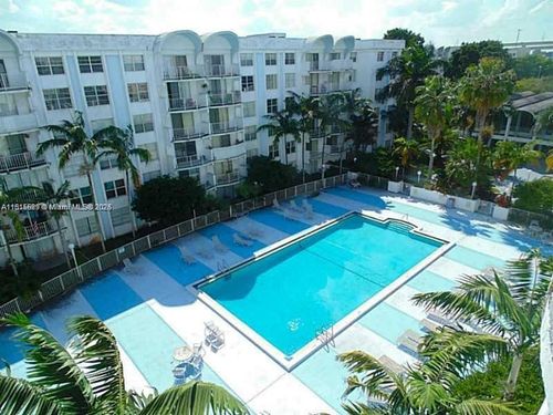 b-303-486 Nw 165th Street Rd, Miami, FL, 33169-6462 | Card Image