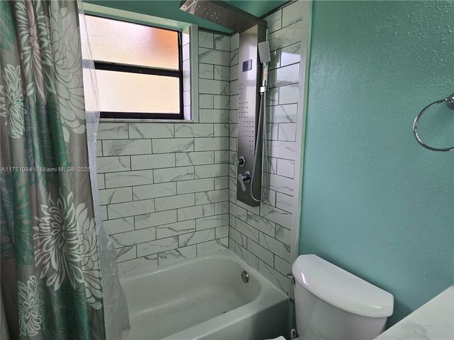 APT-202 - 10002 Winding Lake Rd, Condo with 2 bedrooms, 2 bathrooms and null parking in Sunrise FL | Image 12