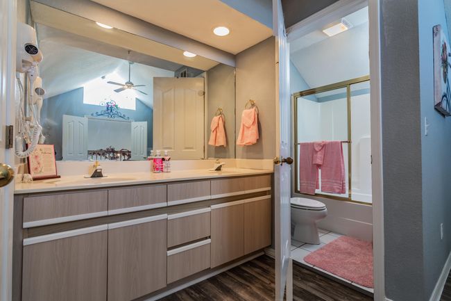 Bathroom 3 | Image 17