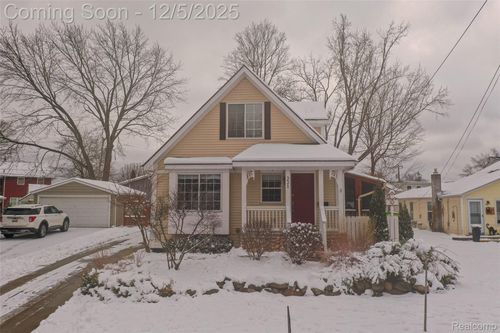 221 W Walled Lake Dr, Walled Lake, MI, 48390-3458 | Card Image