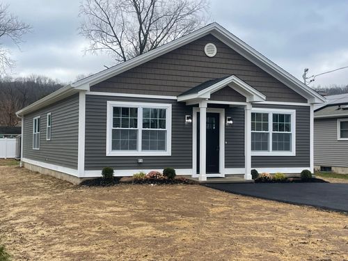 140 Lake Ave, Bristol, CT, 06010-7319 | Card Image