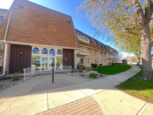 apt-130-3240 N Manor Dr, Lansing, IL, 60438-3630 | Card Image