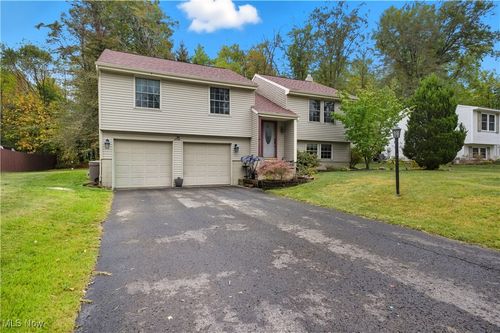 2980 Malibu Dr Sw, Warren, OH, 44481-9229 | Card Image