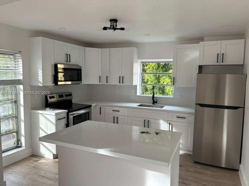 305-3-4725 Nw 7th St, Miami, FL, 33126-2258 | Card Image