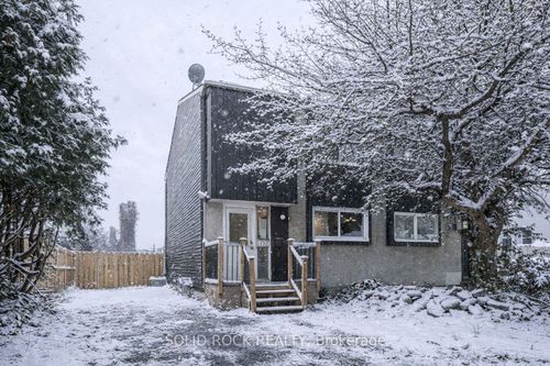 1432 Leigh Cres, Gloucester, ON, K1J8E4 | Card Image