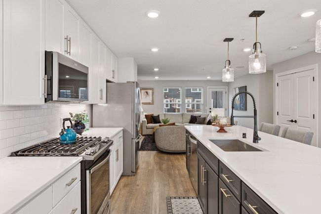 641 Village Dr, Townhouse with 4 bedrooms, 4 bathrooms and null parking in New Brighton MN | Image 14