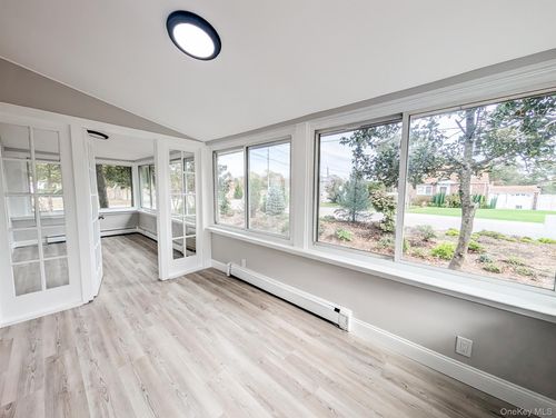 561 N Windsor Ave, Brightwaters, NY, 11718-1621 | Card Image