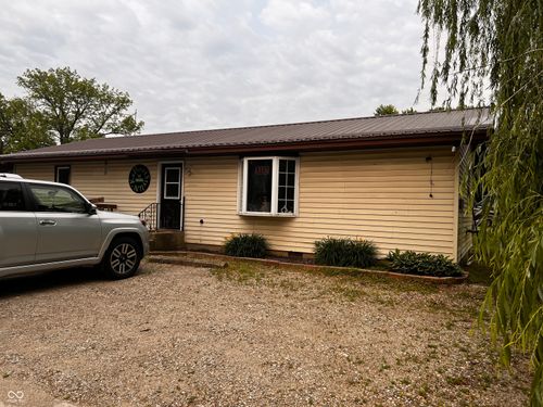 407 S Division St, Cayuga, IN, 47928-8158 | Card Image