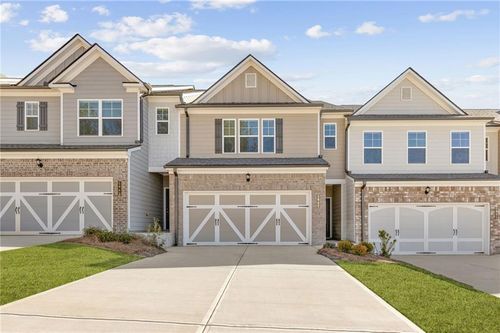 5665 Overview Dr, Flowery Branch, GA, 30542-7211 | Card Image
