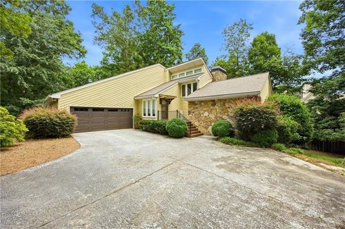2990 Ascot Ln, Roswell, GA, 30076-2483 | Card Image