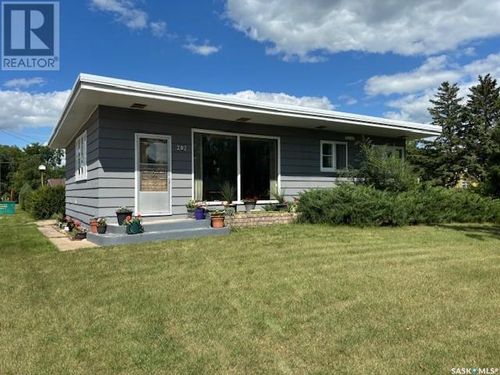 202 8th Ave E, Canora, SK, S0A0L1 | Card Image