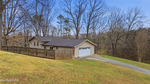 9429 Jim Loy Dr, Strawberry Plains, TN, 37871-1415 | Card Image