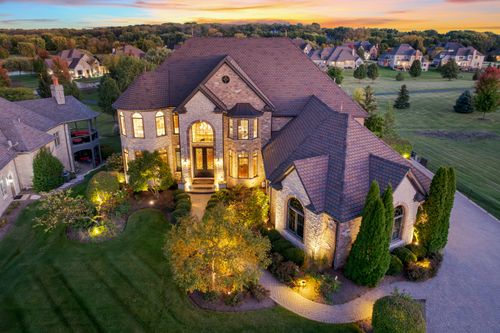 39W431 Long Meadow Ln, St. Charles, IL, 60175-7946 | Card Image