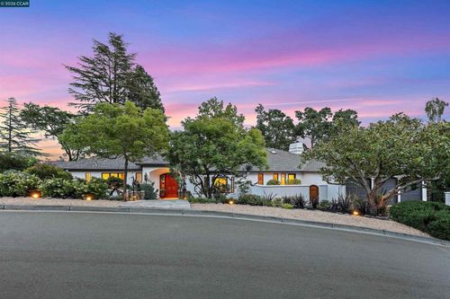 1122 Via Media, Lafayette, CA, 94549-2922 | Card Image