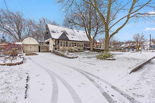 58 Eastvale Pl, Hamilton, ON, L8H1P1 | Card Image