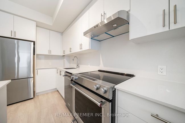 330 - 8960 Jane St, Condo with 2 bedrooms, 2 bathrooms and 1 parking in Concord ON | Image 8