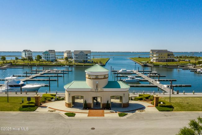 Neighborhood Marina with Boat ramp! | Image 9