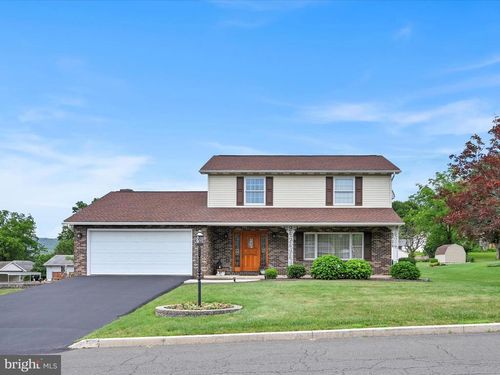 611 Orchard Ave, Schuylkill Haven, PA, 17972-1823 | Card Image