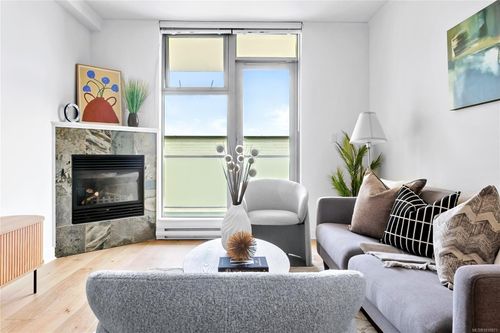 212-225 Menzies St, Victoria, BC, V8V2G6 | Card Image