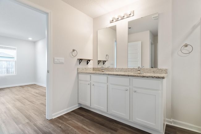 Expansive Vanity with 2 Sinks! | Image 25