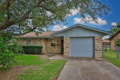 1512 Patricia Dr, Gainesville, TX, 76240-5861 | Card Image