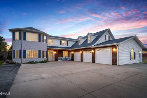 4310 Fernwood Dr, Bismarck, ND, 58503-9043 | Card Image