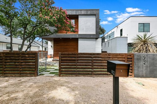 902 W Live Oak St, Austin, TX, 78704-5035 | Card Image