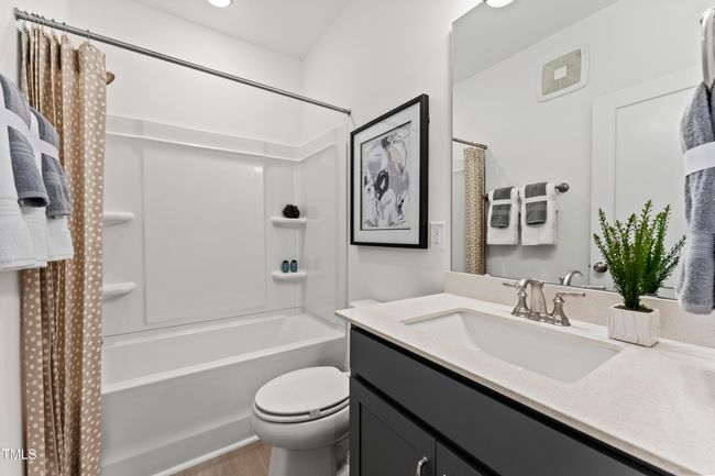 RAL_WAI_Tessa_Model_Signature D_Hall Bat | Image 17
