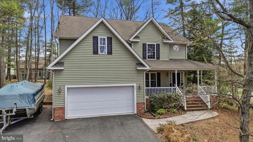 107 Lake Shore Dr, CROSS JUNCTION, VA, 22625-2477 | Card Image