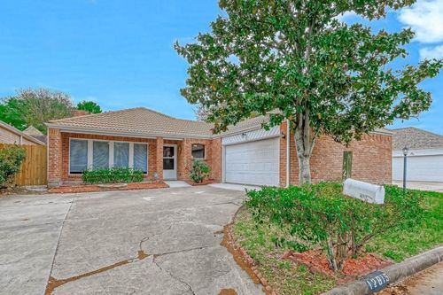 12815 Ashford Chase Dr, Houston, TX, 77082-2104 | Card Image