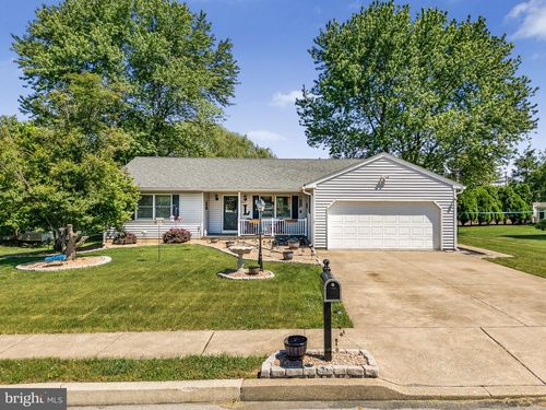 527 Hamsher Ave, Topton, PA, 19562-1747 | Card Image