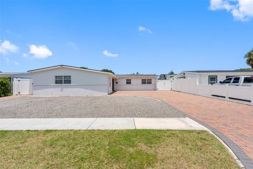 6033 Ambassador Dr, TAMPA, FL, 33615-3435 | Card Image