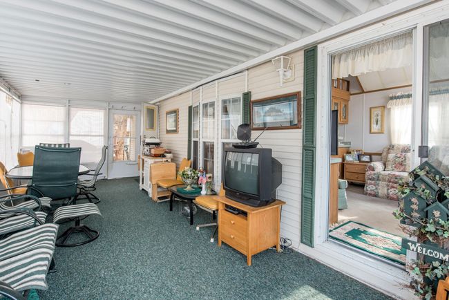 Large Screened-In Porch | Image 6