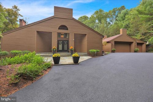 8 Hessian Blvd, Shillington, PA, 19607-9713 | Card Image