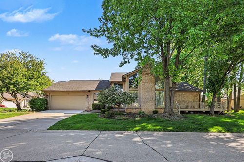 43052 W Kirkwood Dr, Clinton Township, MI, 48038-1221 | Card Image