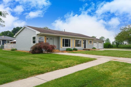 1505 Shrewsbury Ave, Adrian, MI, 49221-1812 | Card Image