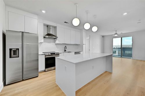 unit-518-1701 Simond Ave, Austin, TX, 78723-4780 | Card Image