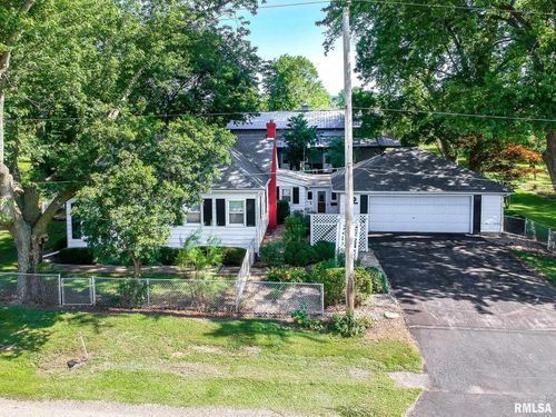 105 W C St, Delavan, IL, 61734-9291 | Card Image