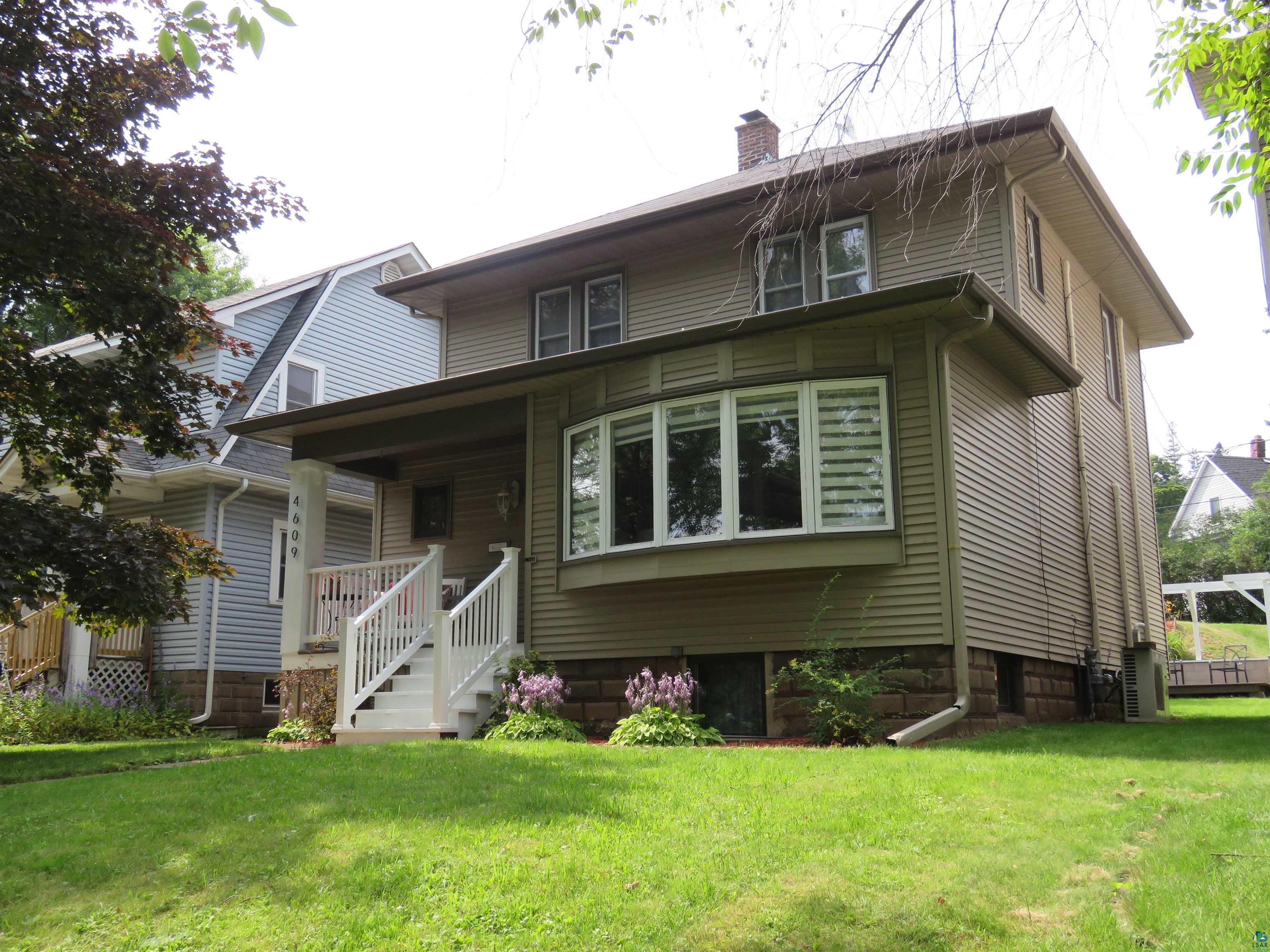 8th St, Duluth, MN 55807