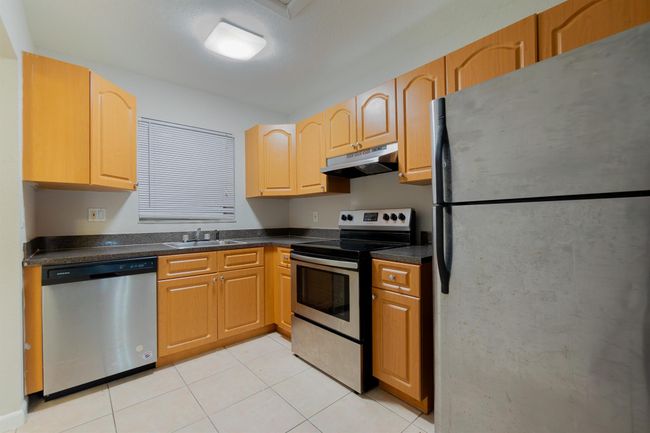 APT-314 - 120 Sparrow Dr, Condo with 2 bedrooms, 2 bathrooms and null parking in Royal Palm Beach FL | Image 4