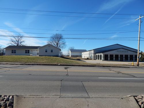 5002 N Pine St, Davenport, IA, 52806-3549 | Card Image