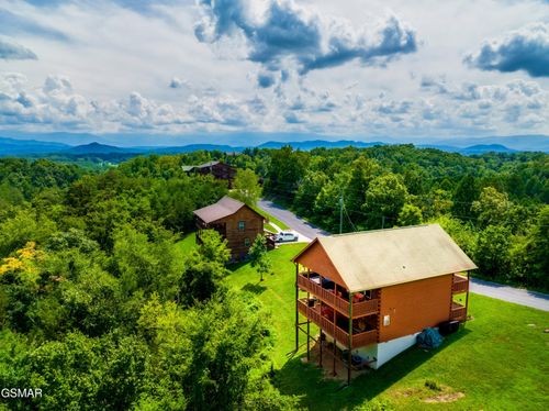 410 Oak Sky Way, Sevierville, TN, 37876-3412 | Card Image
