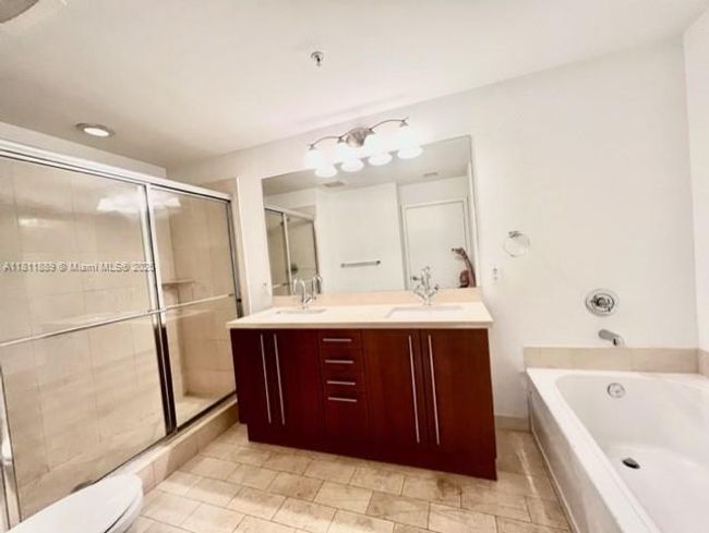PH4023 - 1111 Sw 1 St Ave, Condo with 2 bedrooms, 2 bathrooms and null parking in Miami FL | Image 8